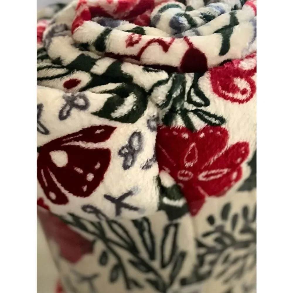 NEW The Big One Plush Birds And Branches 5’x6’ Green Red & Comfy Seasonal Cream